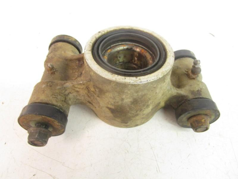 06 Suzuki LTA 700X King Quad Rear Hub Knuckle #2 61600-31810 2005